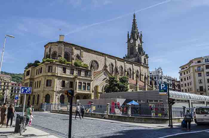Guipúzcoa - San Sebastián 071 - parroquia San Ignacio.jpg
